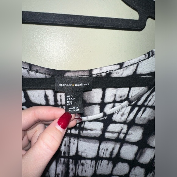 Mercer & Madison Tie Dye Print Long Tunic Long Sleeve Black White Size Small - Picture 4 of 8